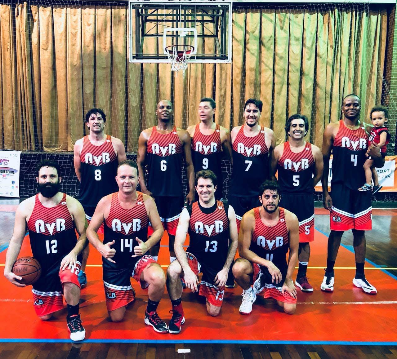 Equipe campeã do 1º Campeonato Sul/Sudeste de Basquete Master, em Niterói - RJ (2018)